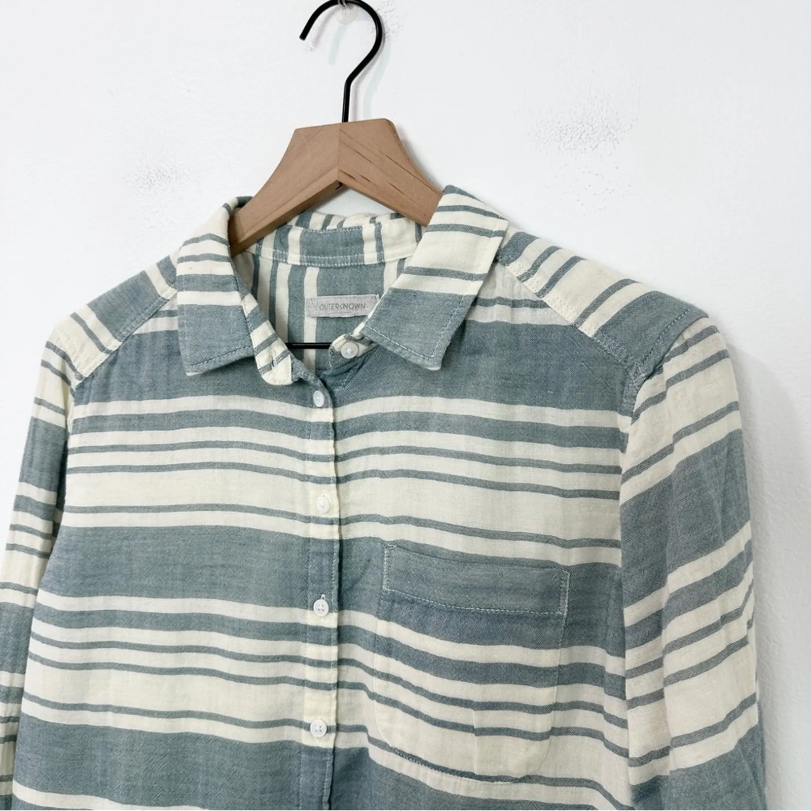 Outerknown Costa Button Down Gauzy Double Weave Shirt In Blue Women's Size Small - Image 3