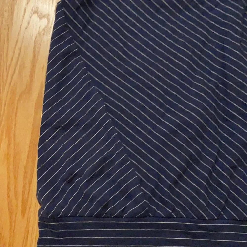 Gap tank top in‎ navy and white pinstripe pattern size small banded bottom hem S - Image 5