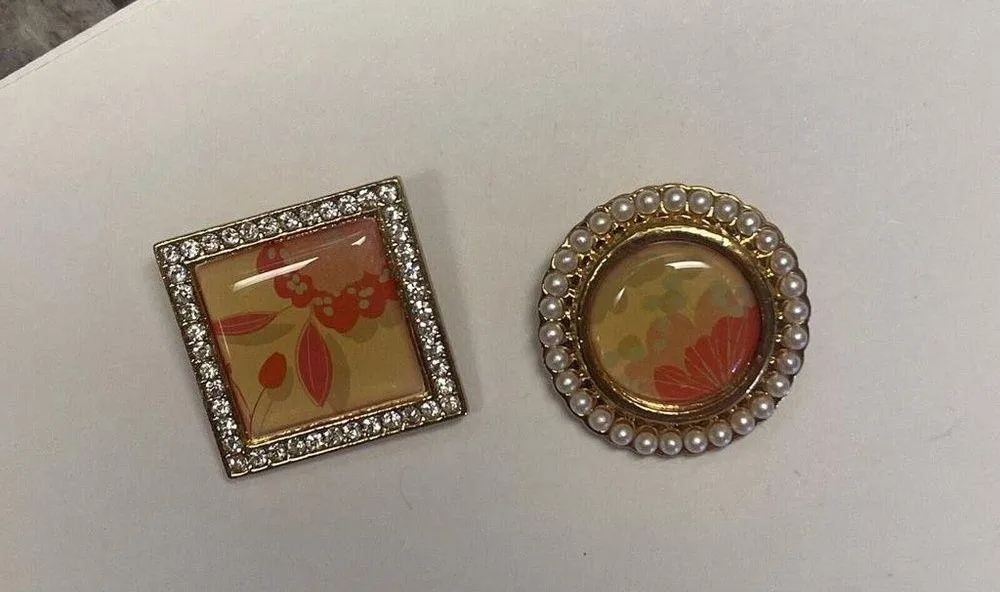 Lot Of 2 Both Signed Costume Jewelry Brooch Pins Gold Tone Avon SP Dual Pendants - Image 12