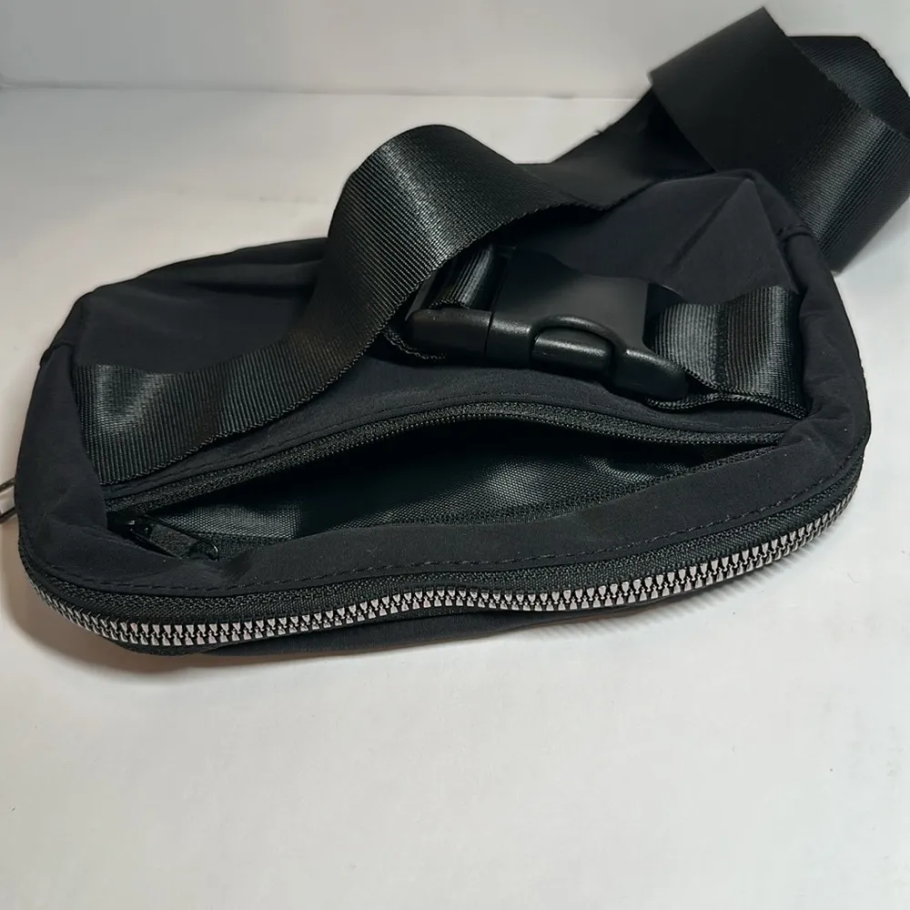 Halara  Adjustable Belt Bag - Image 5