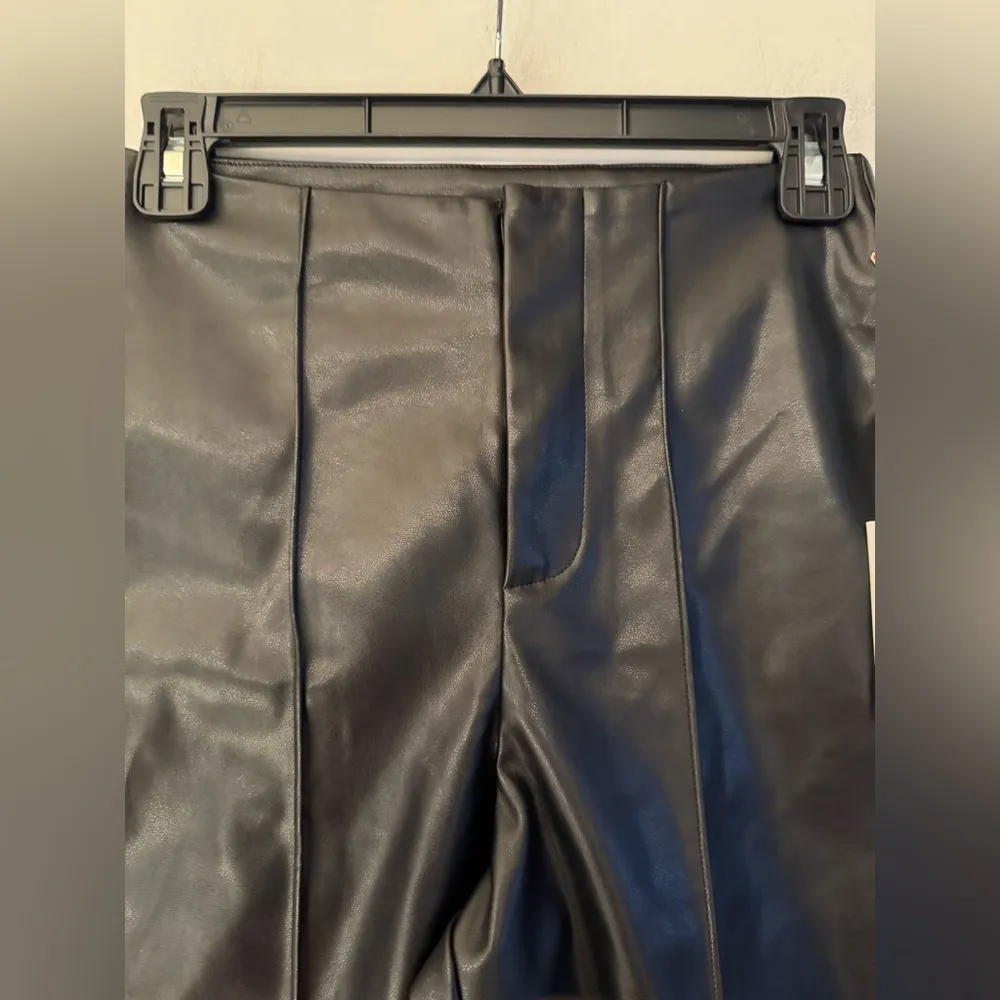 Good American Women’s Black Biker Shorts High-Waisted Faux Leather Size 2 - Image 8