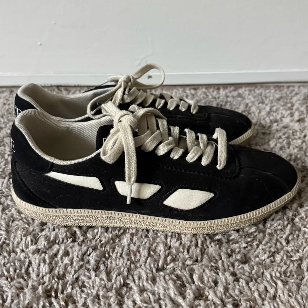 Saye 7.5 Modelo ‘70 Dart Shoes in Black - Image 5