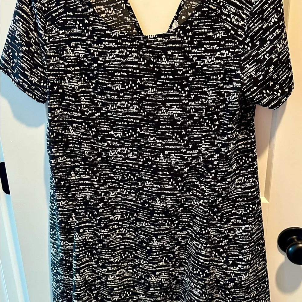 Women's Lush Black White Casual Dress‎ Criss Cross Back Size Medium - Image 2