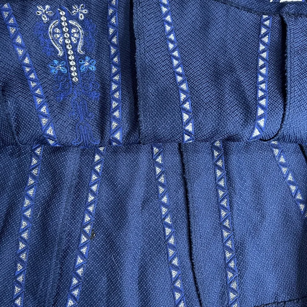 Alya knit embroidered skirt size small - Image 3