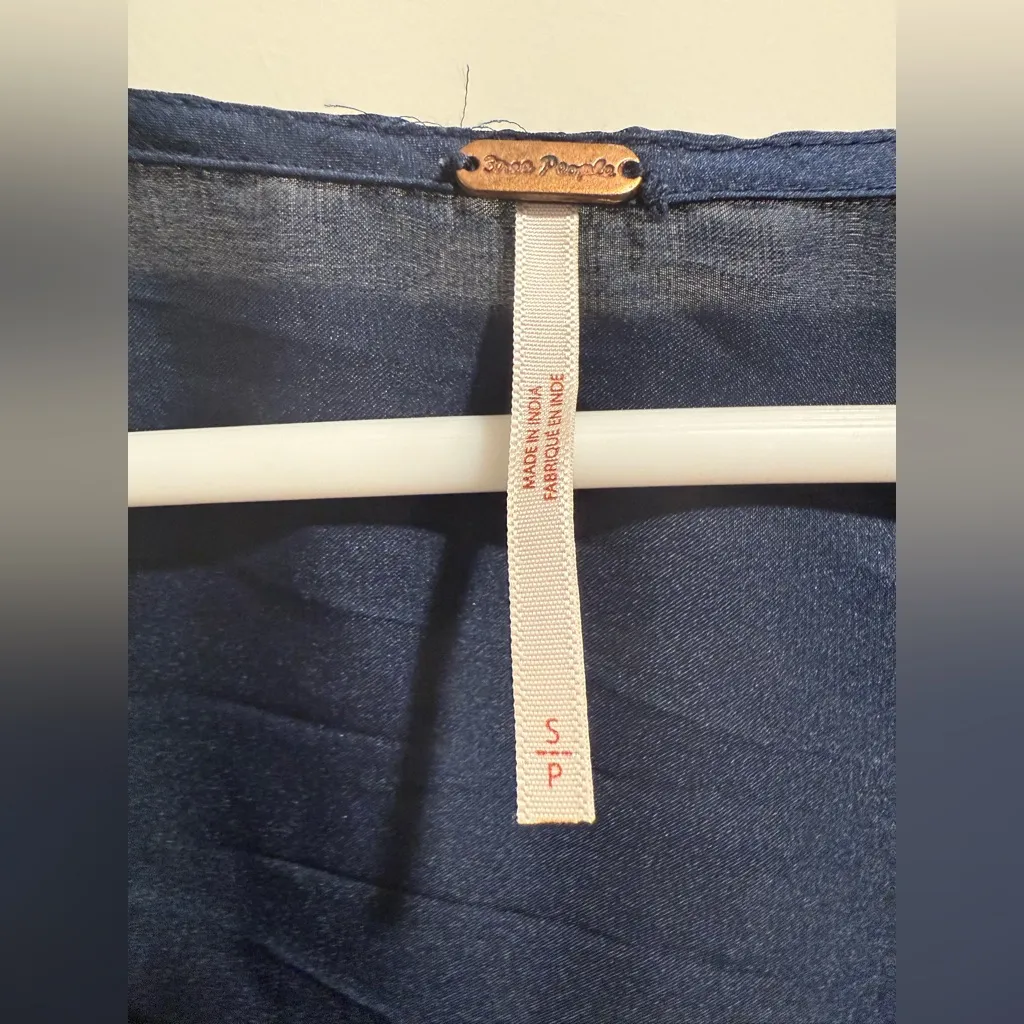 Free People Women's Sexy Top Navy Blue Satin Feel Bell Sleeve V Neck Size S - Image 5