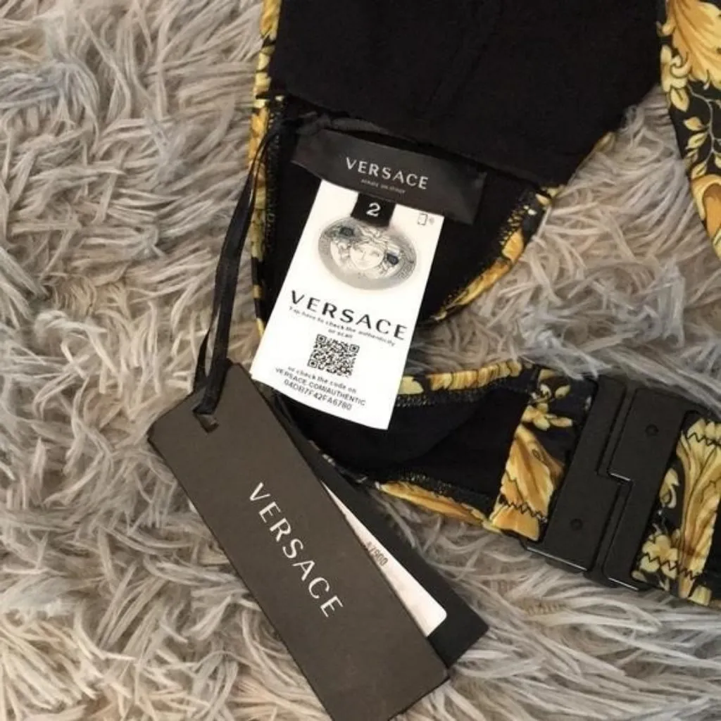 New Authentic Versace Women’s Barocco Printed Bikini Top Size 2 - Image 11