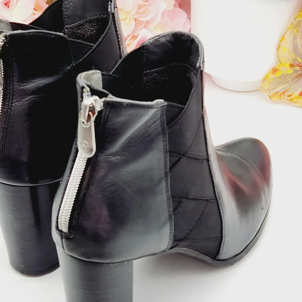 Adrienne Vittadini EUC Trinie Black Boots Women’s Size 8 Chunky Heel Booties. - Image 7