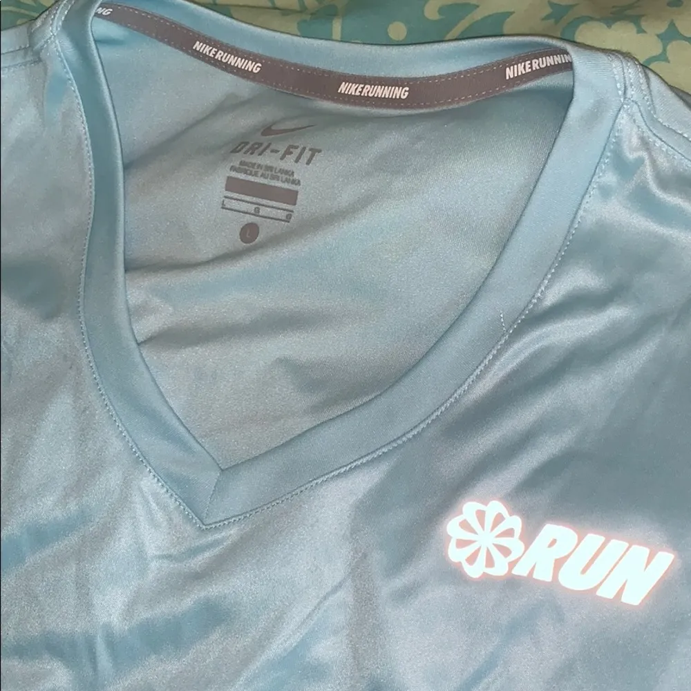 ♥️ 2/$12 😍 Nike Dri-Fit Running Shirt - Image 3