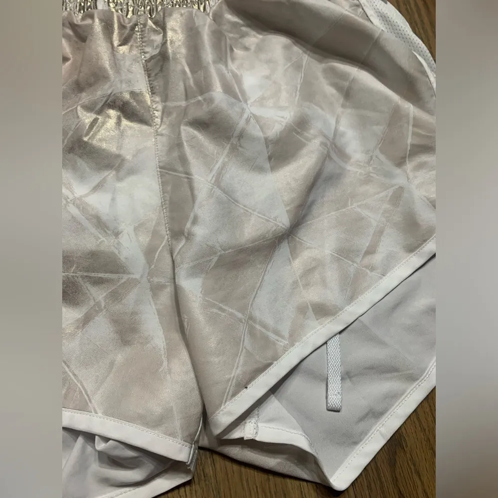 Under armour shorts small - Image 3
