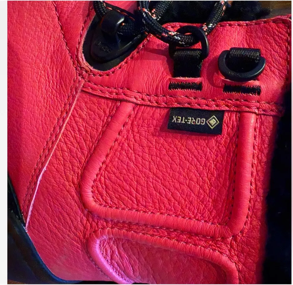 UGG Shasta Pink and black Mid snow boots sz 7 - Image 2