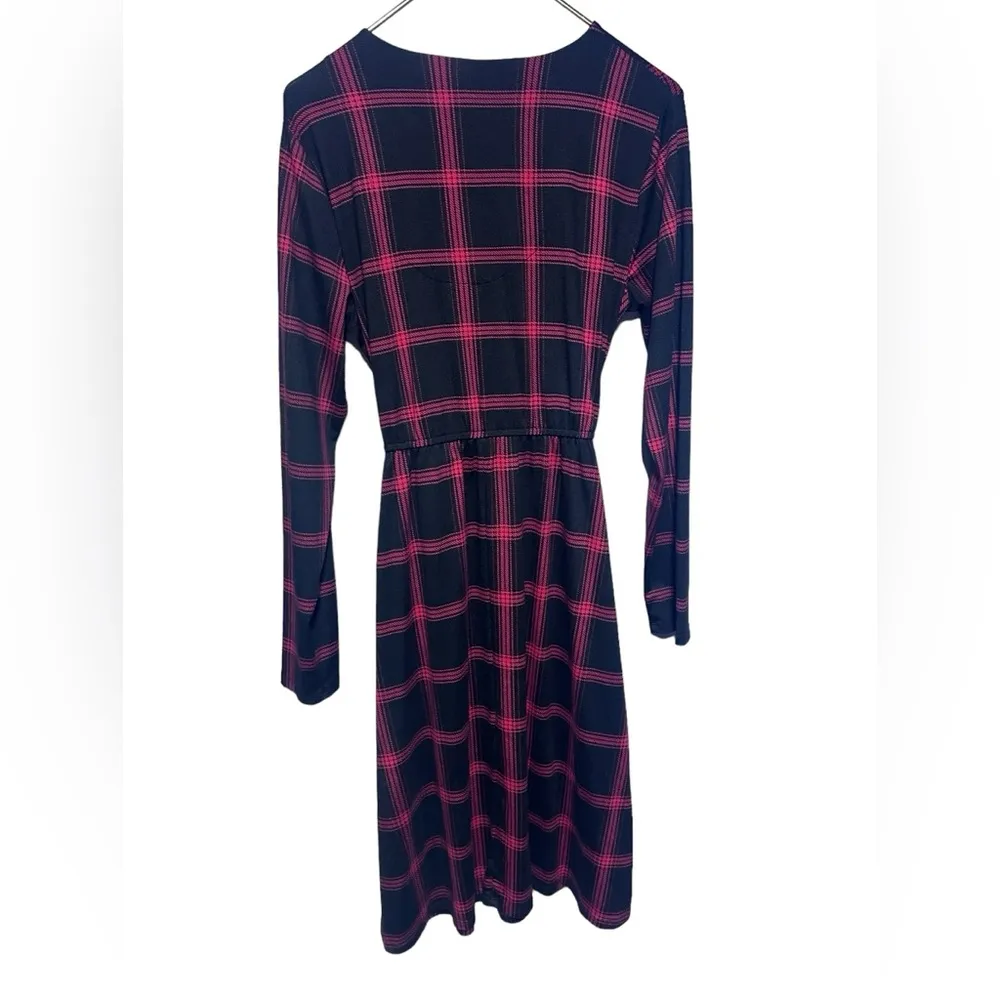 Black & Red Sophisticated Faux Wrap Dress Medium W/Modesty Snap at V-Neck - Image 9