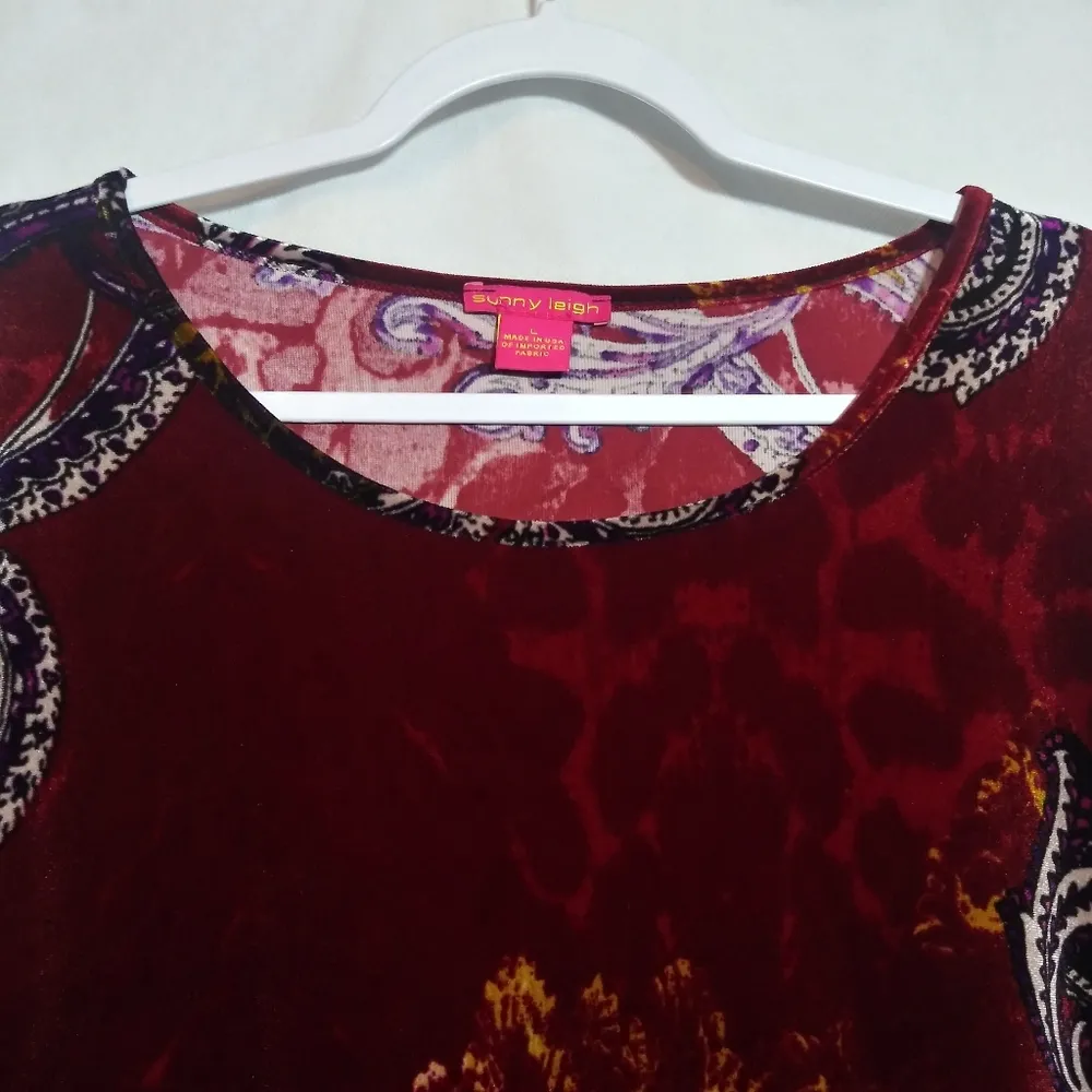 Sunny Leigh Velour Paisley Print Boho Burgundy 3/4 Sleeve Top Size L - Image 2