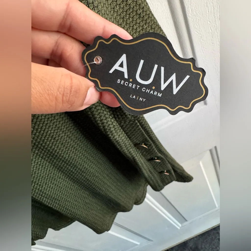 AUW 💚 Size M Secret Charm Olive Green Waffle Knit Button Side Blouse NWT Women’s Size M - Image 5
