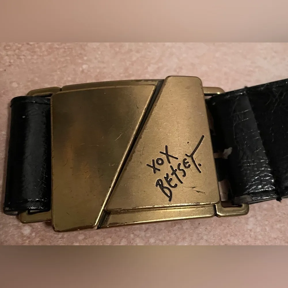 Betsy Johnson black/tan animal print belt with gold clasp and elastic back; 40” - Image 3