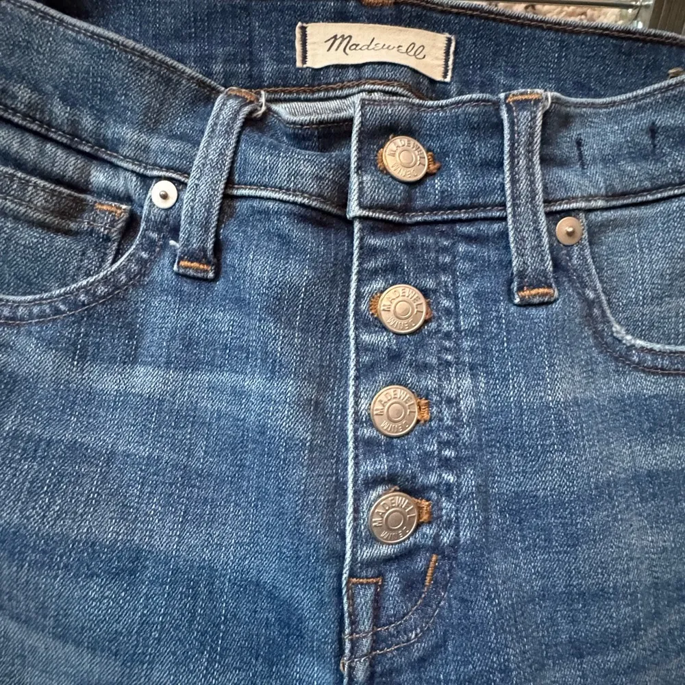 Madewell, size 26,‎ Slim Straight Jeans: Distressed Button-Front Edition - Image 11