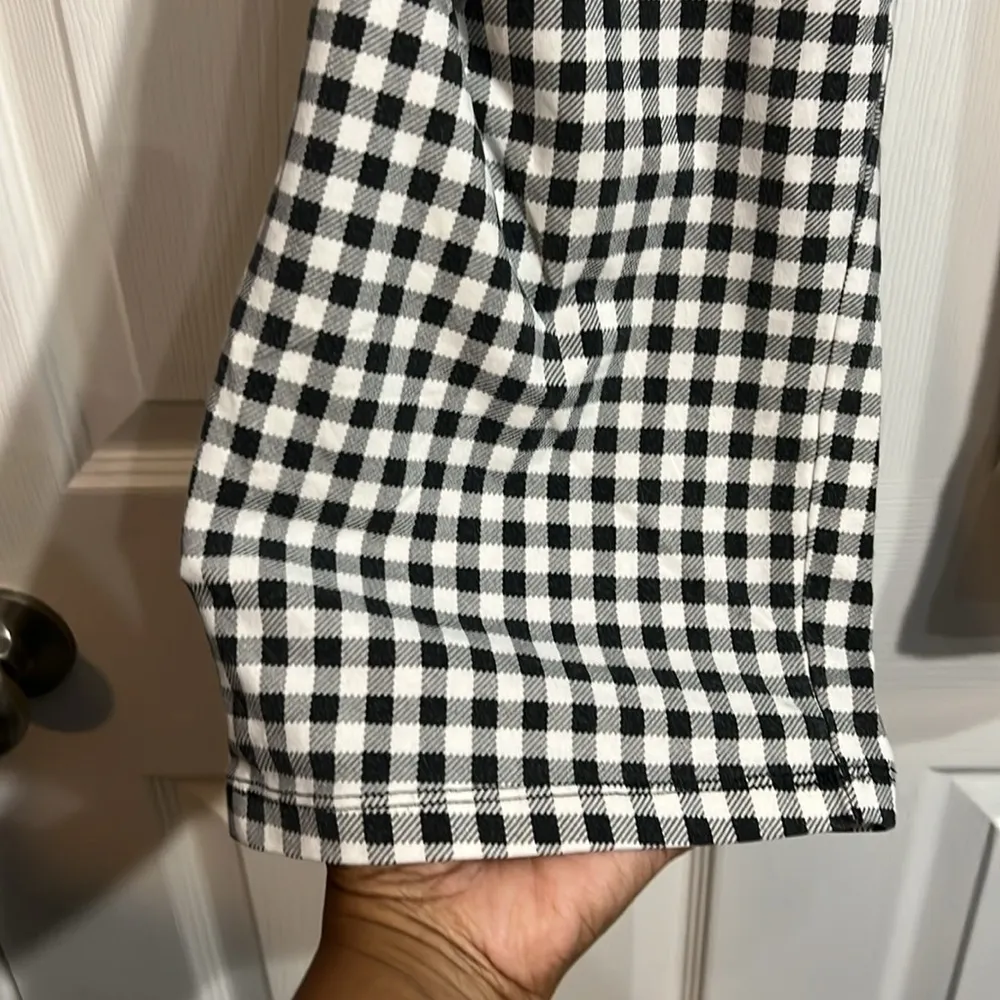 Kim Rogers Curvy Black & White plaid leggings/lounging pants - Size 1x - Image 3