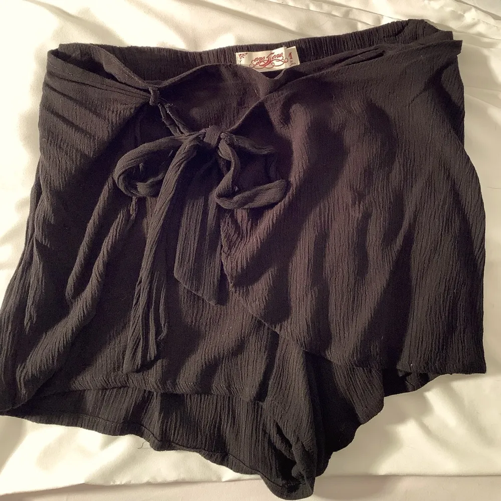 One 5 One Side Wrap Tie Skort. Asymmetrical Hem. Excellent Pre Loved Condition. - Image 3