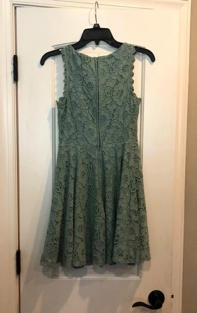 Sleeveless Dress Green Size S petite - Image 2
