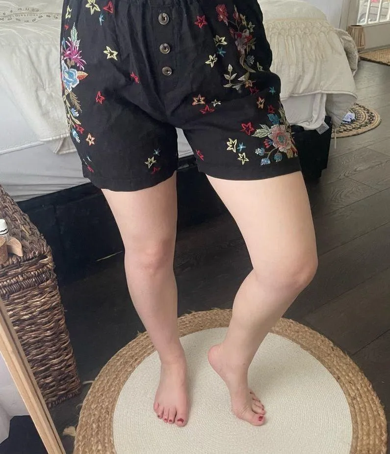 Johnny Was Black Embroidered Linen Shorts - Image 2