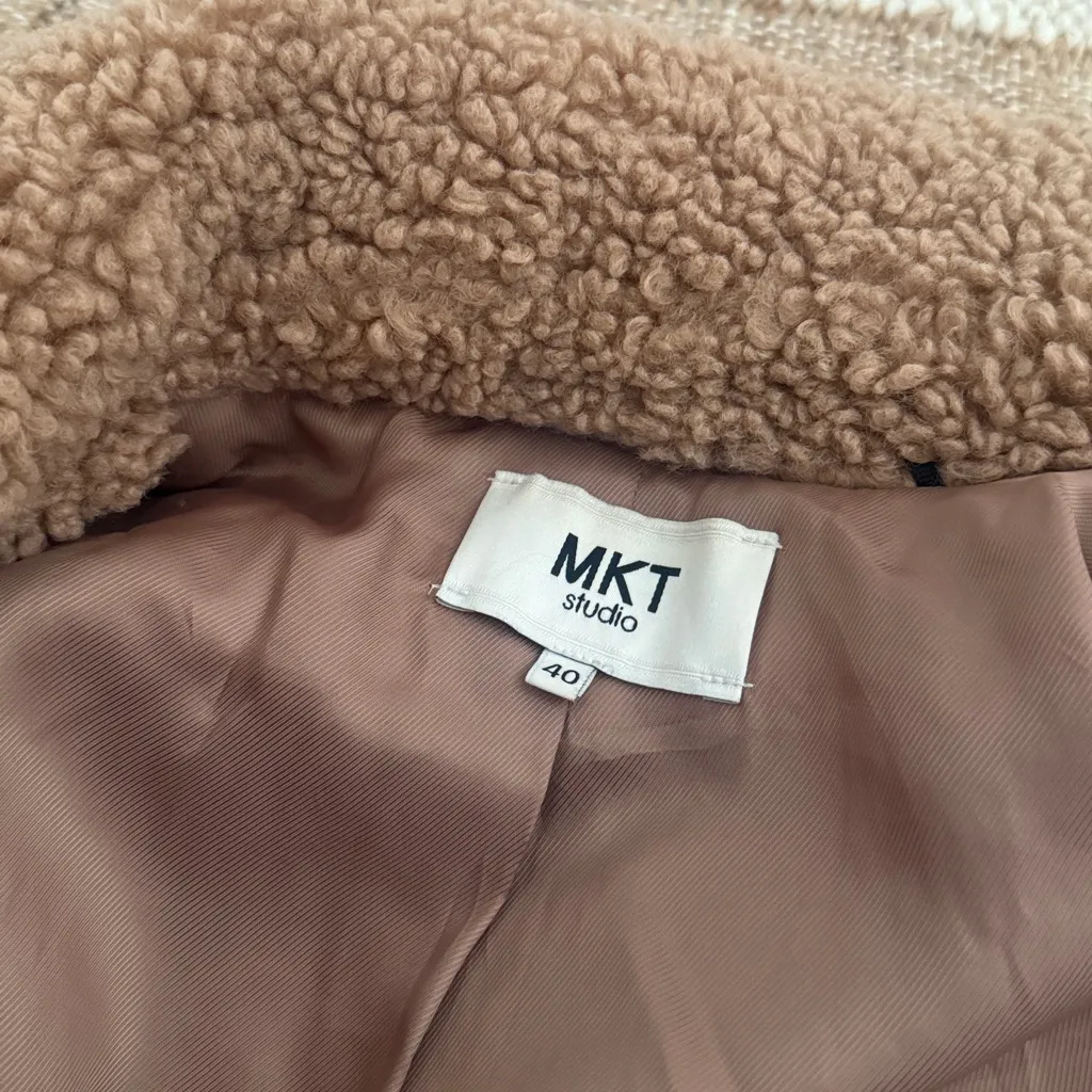 Mkt Studio Shopbop Camel Teddy Jacket Coat size FR 40 Tan - Image 9