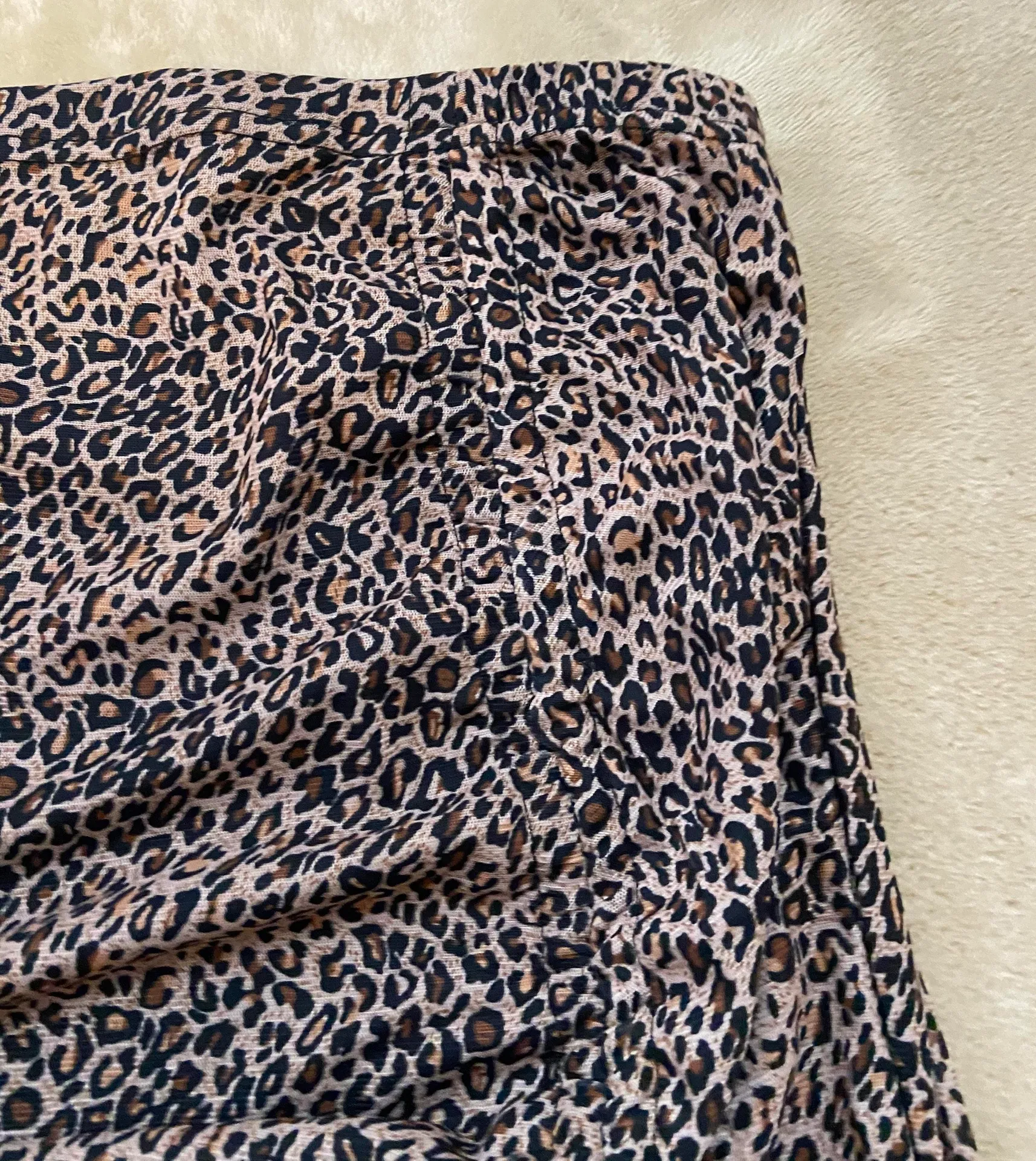 BRAND NEW  LEOPARD HEM SKIRT - Image 4