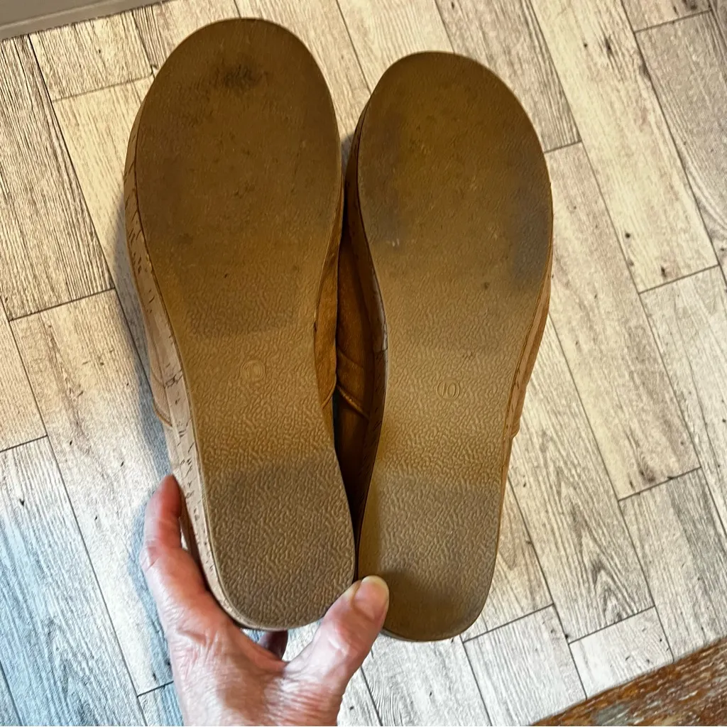 Corkys Footwear Women's All Day Velvet Clogs Camel Cork Platform Size 10M Tan - Image 3