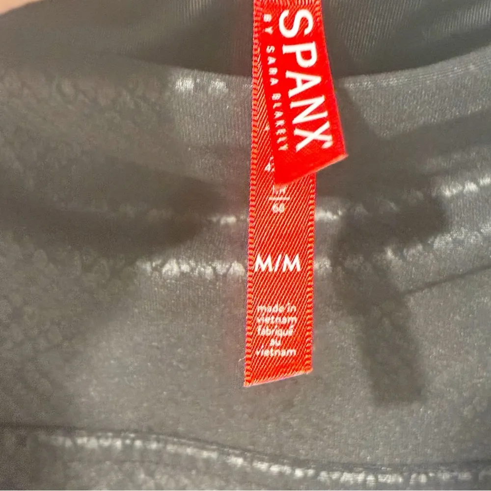 Spanx Medium Faux Leather Bike Shorts Shiny Snakeskin Stretch High Waist Black - Image 3