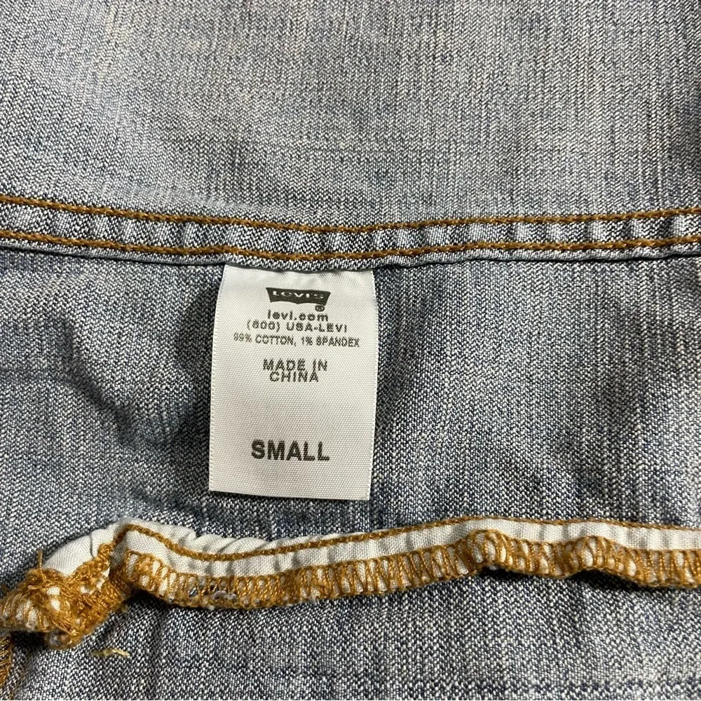 Levi's Original Trucker Jacket 
Medium Wash size Small - Image 10