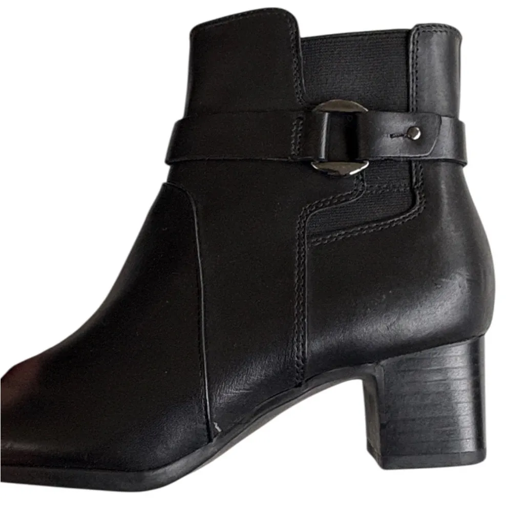 Like New Clark's Leather Un Damson
Heeled Ankle Boots Black Size 6 - Image 5