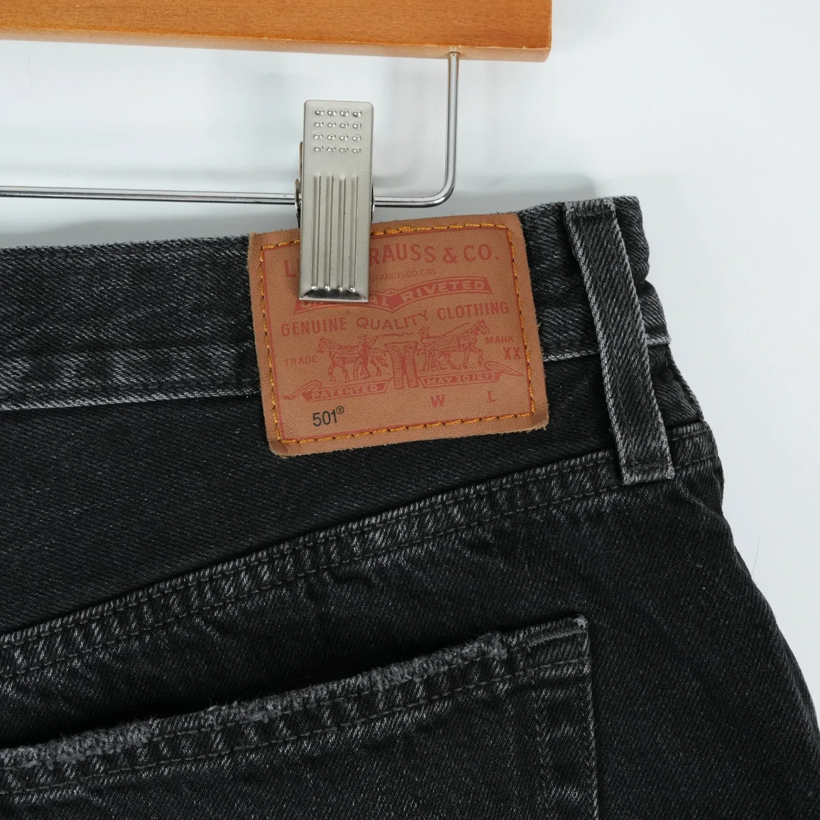 Levis 501 Shorts Womens 32x2 Black Distressed Cut Off Premium Denim Button Fly - Image 5