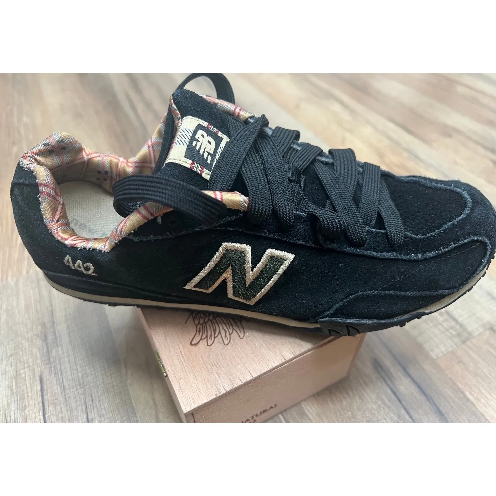 New Balance 442 Black‎ Suede Plaid Lining Sneakers Women's Size 6 Used - Image 4