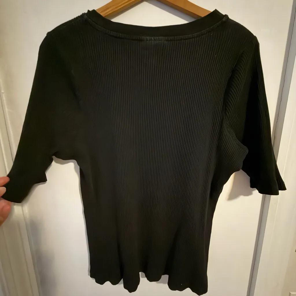 ModCloth ribbed crew neck top size 1X black. Preowned good condition. - Image 6