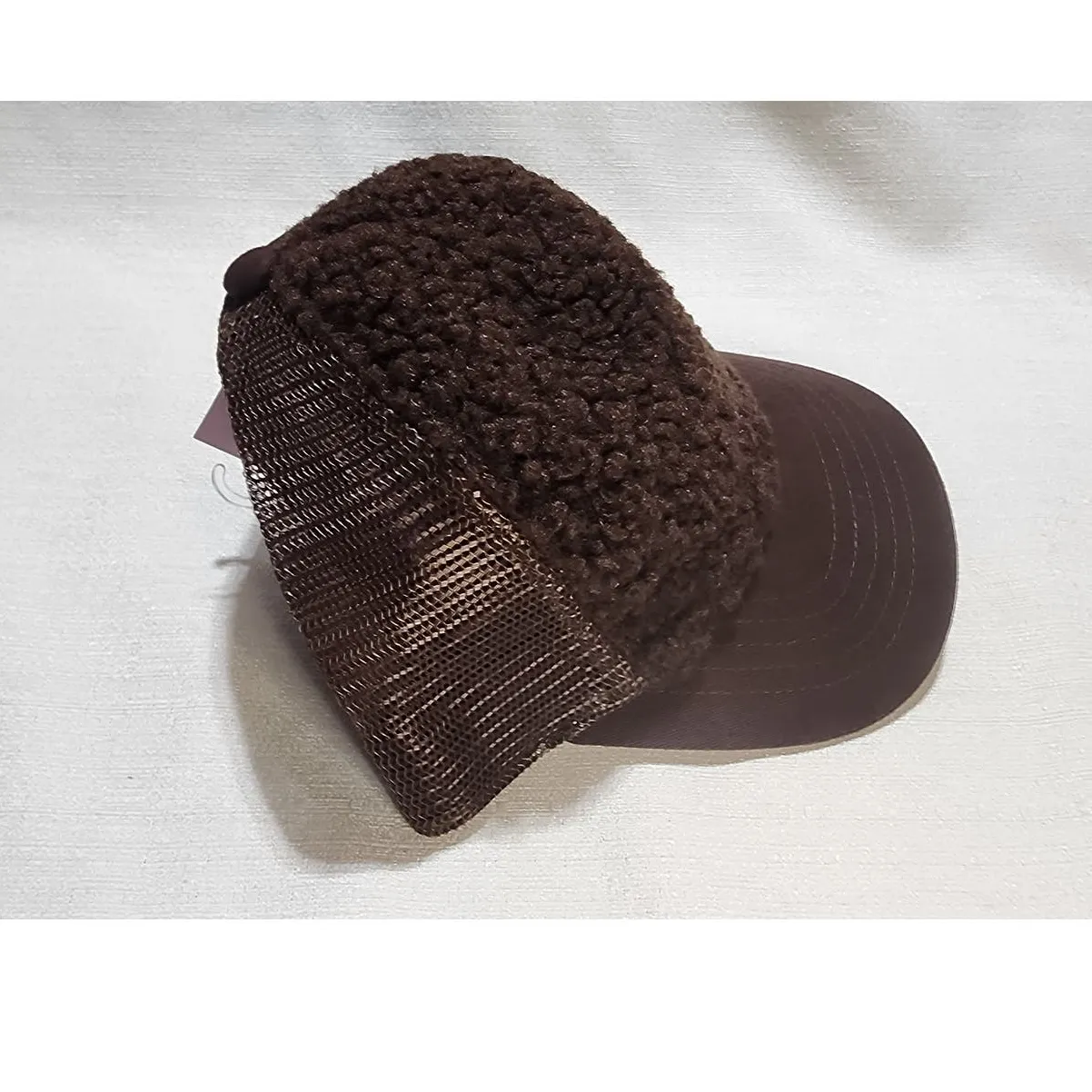 universal thread trucker hat with adjustable strap - Image 6