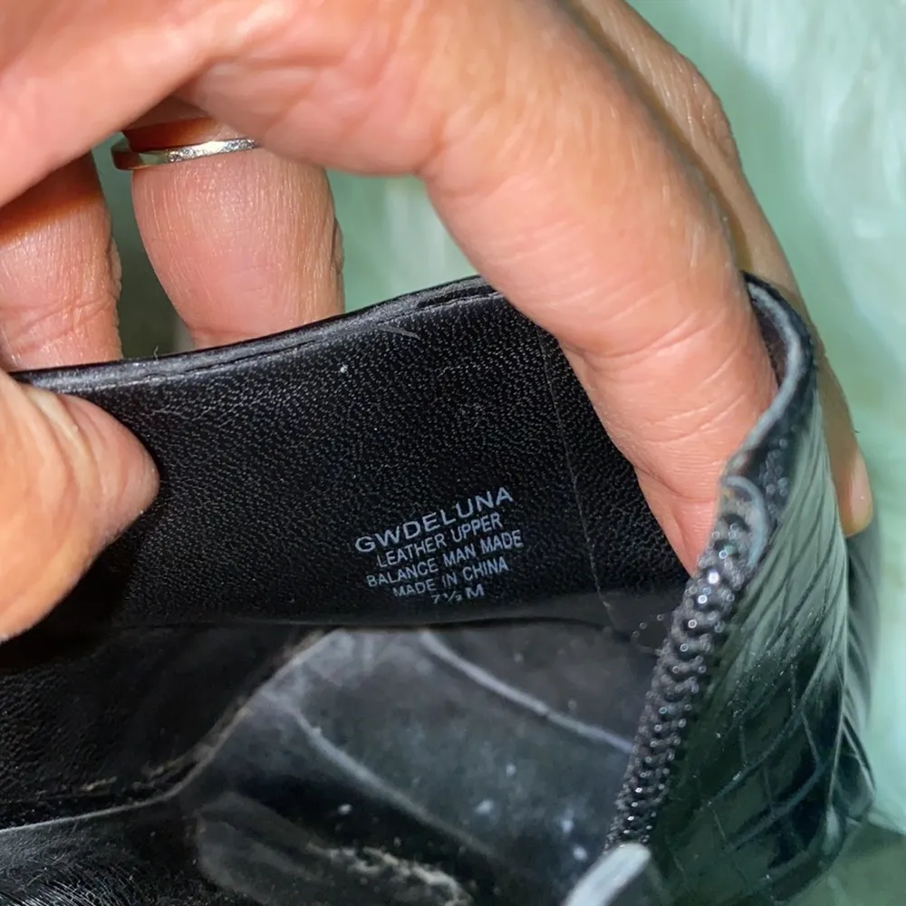 Guess snake skin heels shoes. Size 7.5M - Image 4