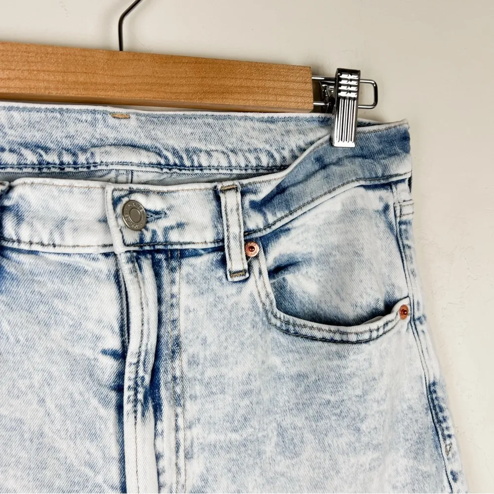 GAP High Rise ‘90s Loose Straight Jeans Light Indigo Destroy Wash - Image 8