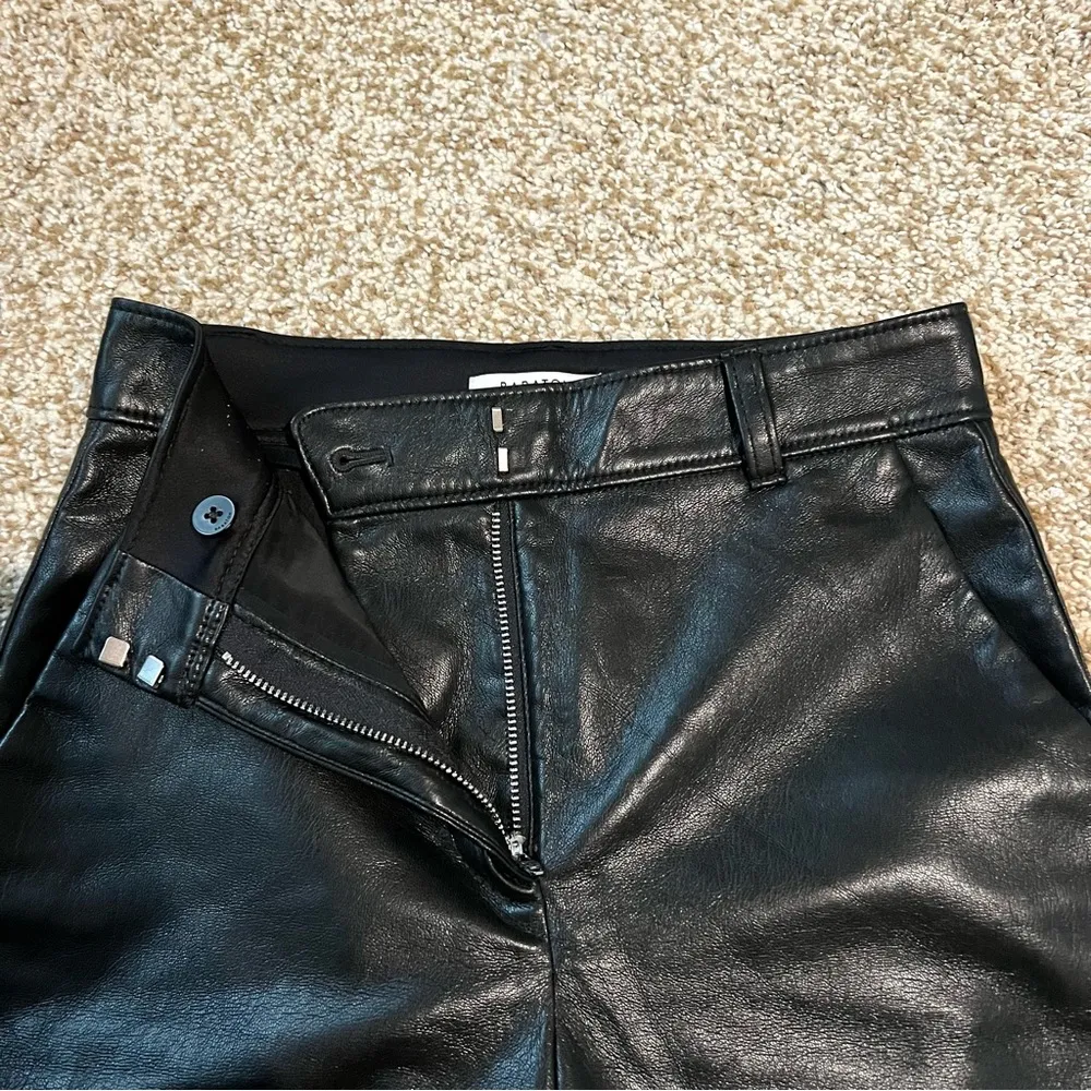 Aritzia  Command Pant (Mid-Rise Vegan Leather) Black Size 0 Full Length - Image 6