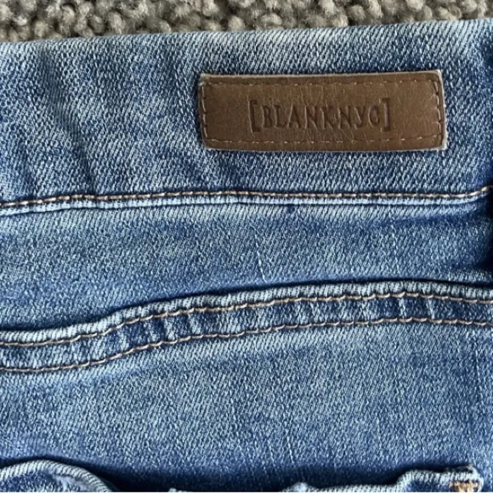 BlankNYC Blue Jean Hiker Embroidered Distressed Shorts Size 30 - Image 8