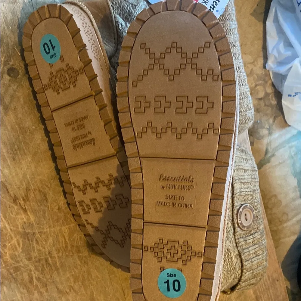 Muk Luks Tan and Brown Knit Boots Size 10 - Image 3