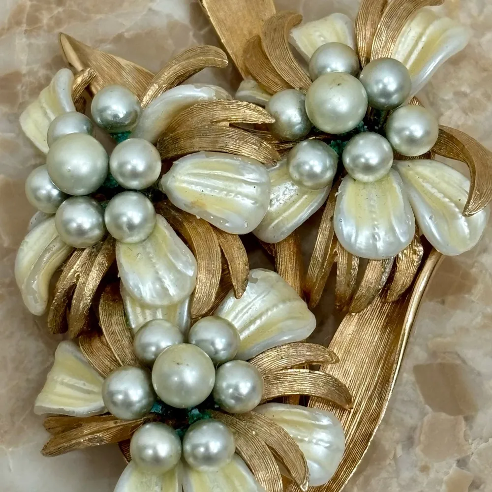 Vintage Signed Gold Tone Faux Mother of Pearl and Pearl Flowers Brooch - Image 9