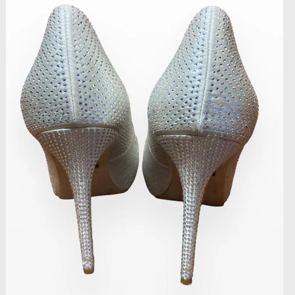 Badgley Mischka Polite Peep
Toe Studded Platform Dress Pumps -
vory 8 - Image 4