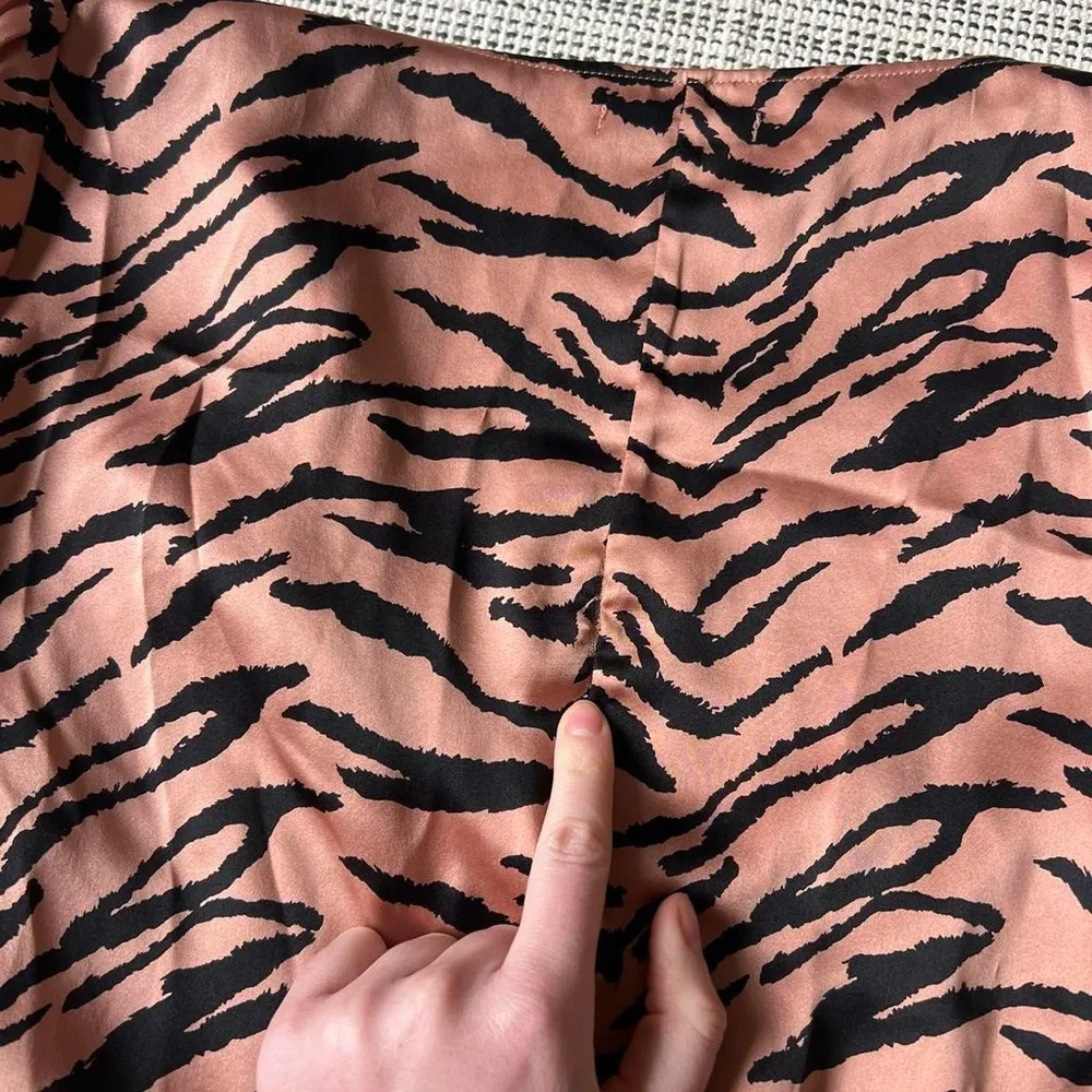 Reformation Cadence 100% Silk Top! ❗️Small Flaw - Image 7