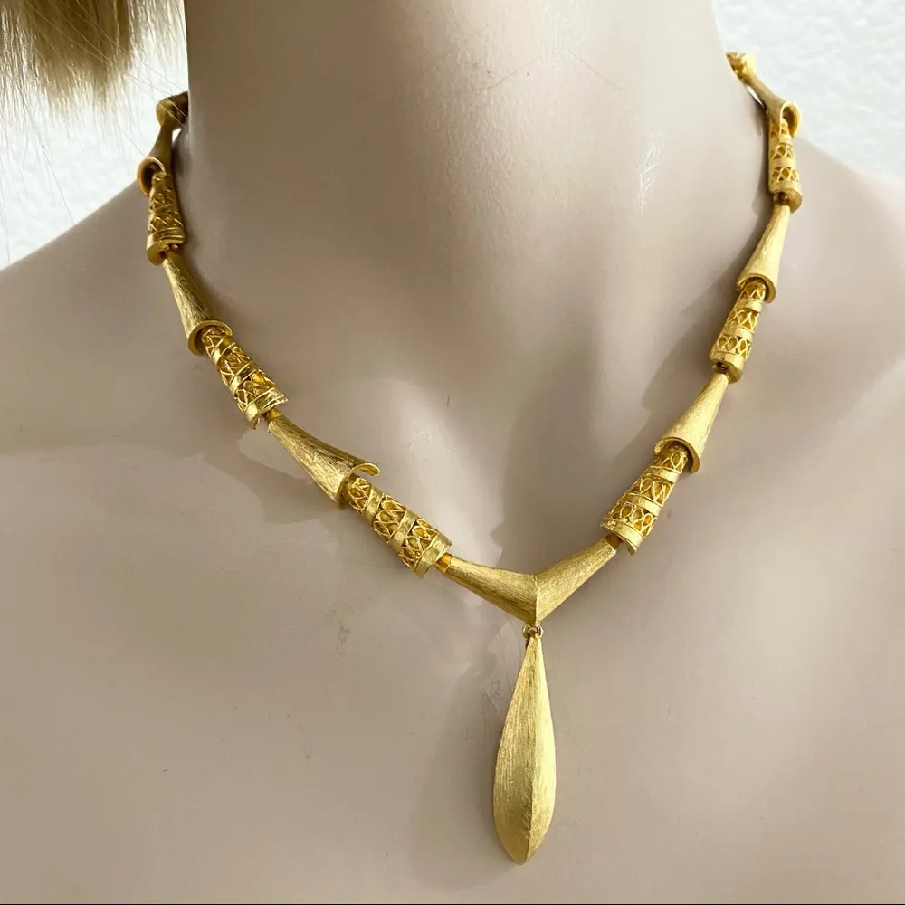 Unique Vintage Unsigned  Brushed Gold Cone-shaped Ornate Link Necklace - Image 3