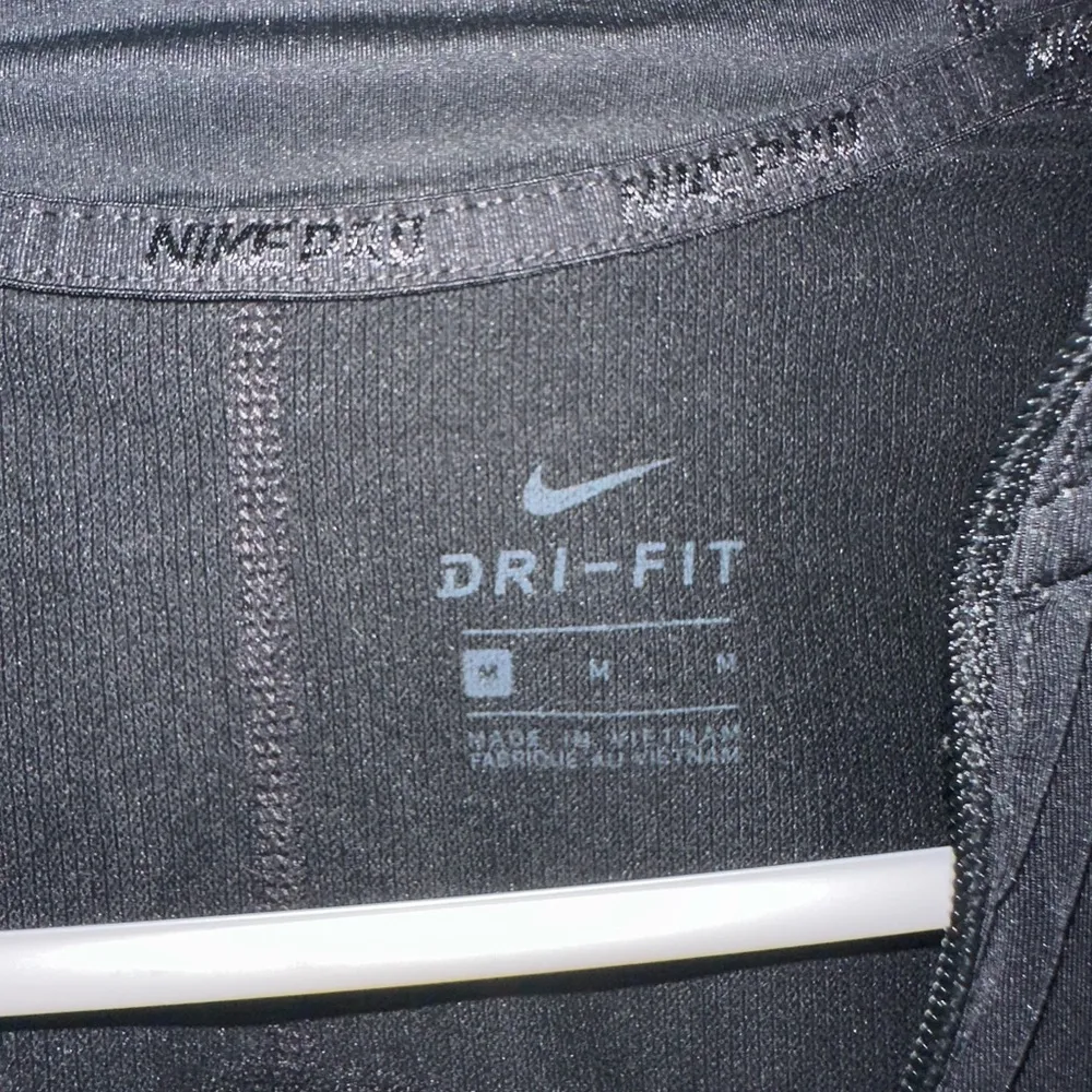 NIKE dri-fit black zip up jacket MEDIUM - Image 3