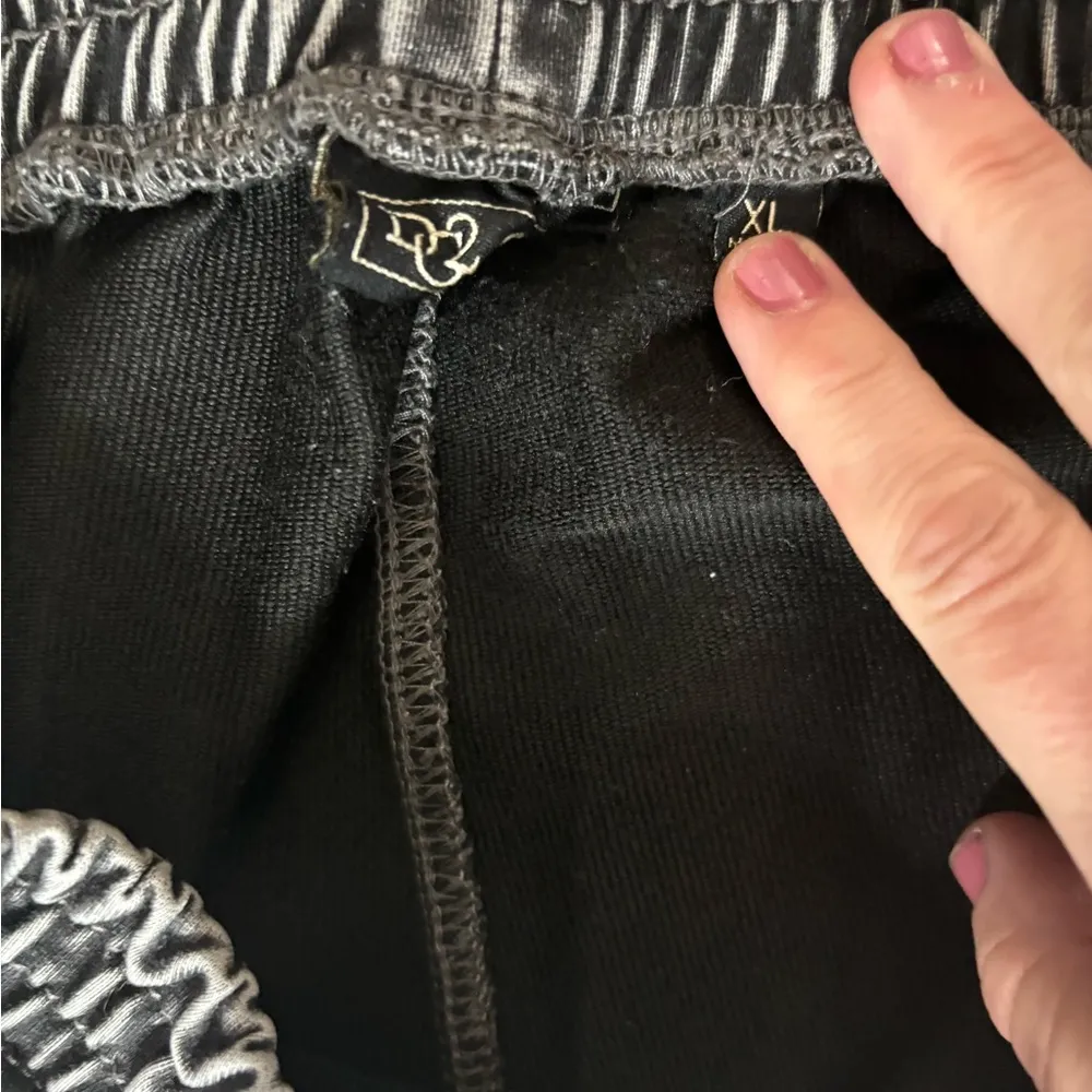 DG2 Black Acid Wash Vintage Style Joggers XL waist is 16 stretch to 22 inseam 25 - Image 4