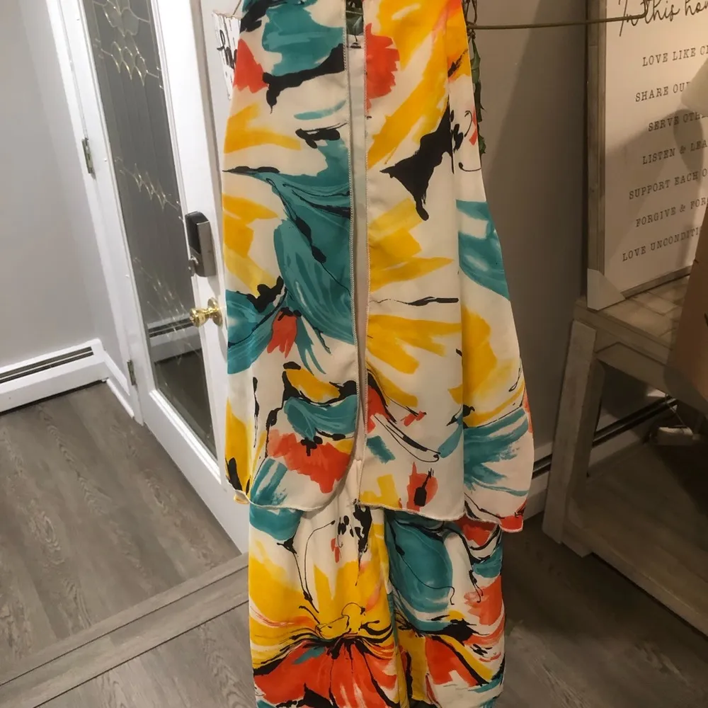 Women’s Medium Charlotte Russe Multicolor Flower Romper - Image 4