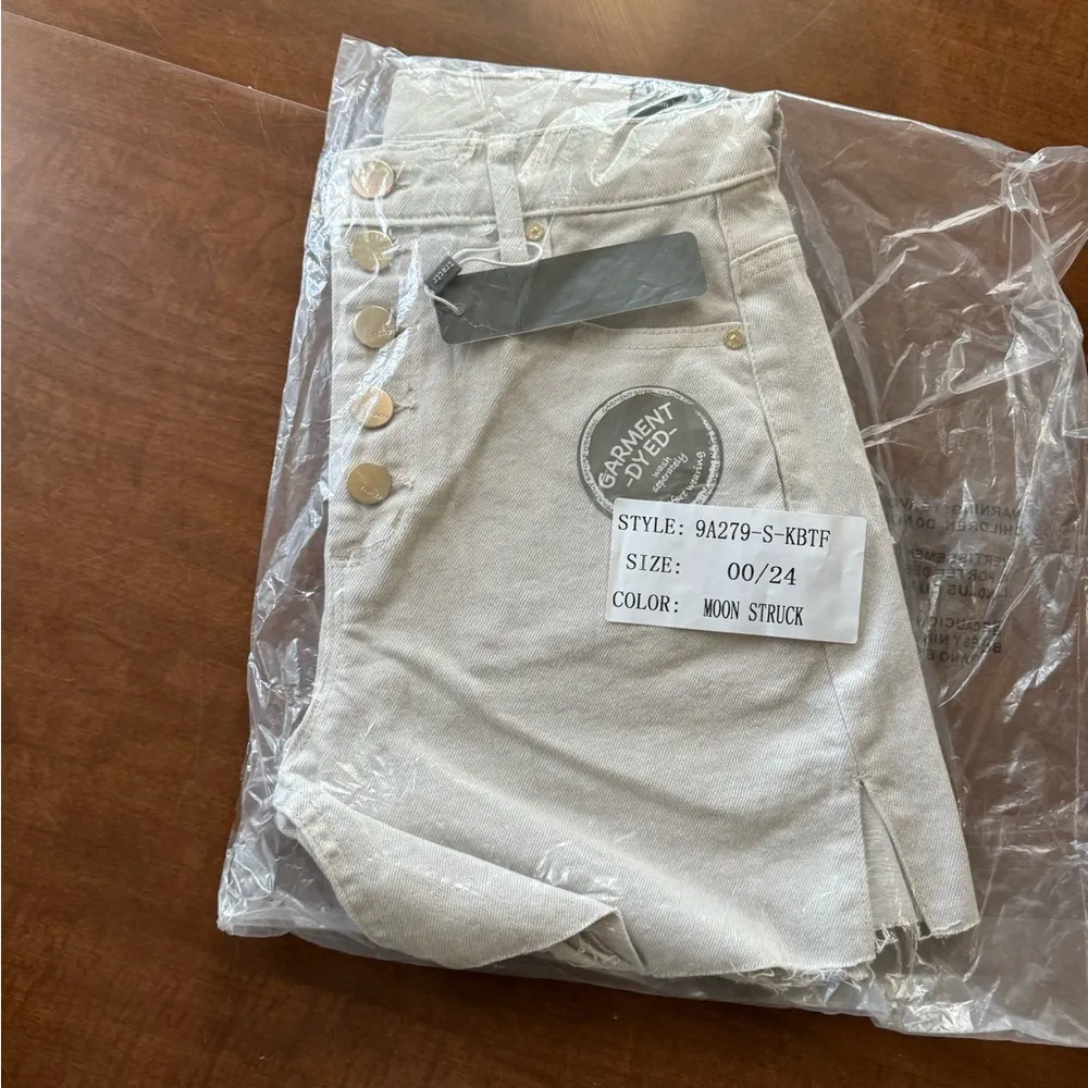 Tractr Moonstruck Cream Gray High Rise Button Fly Thigh Slit Denim Shorts 00/24 - Image 5