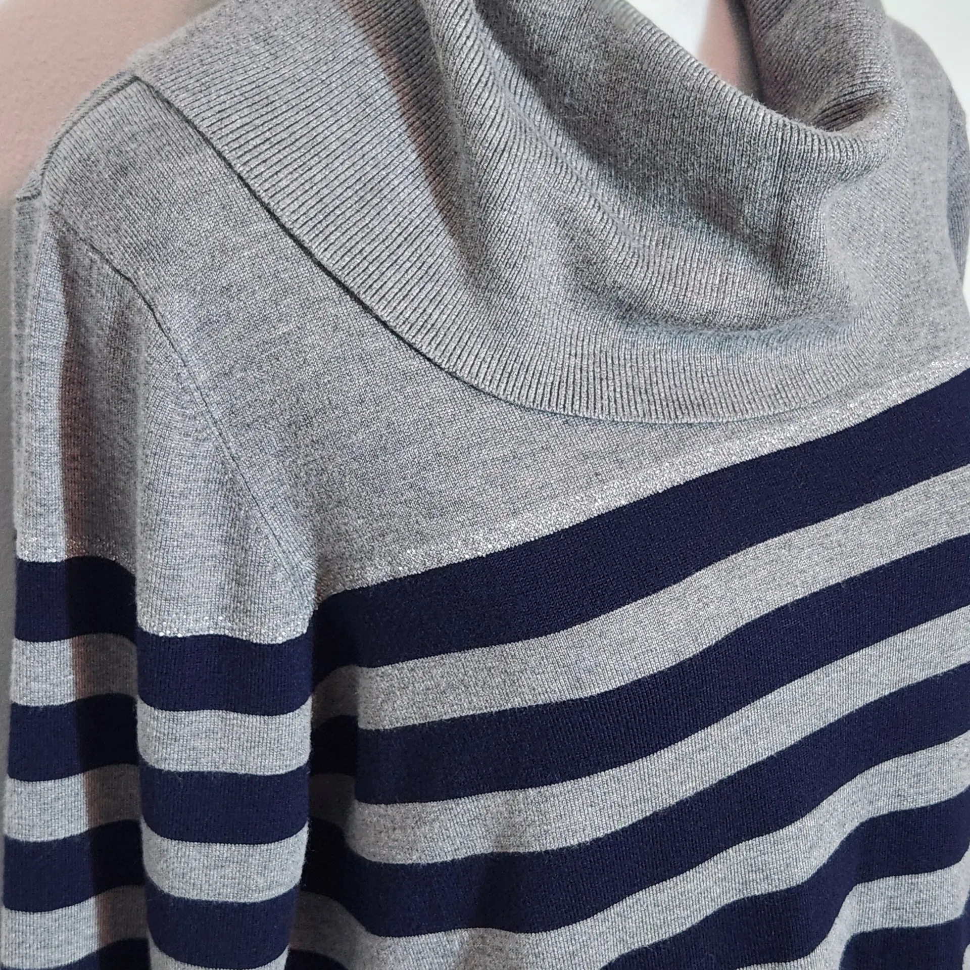 Calvin Klein Striped Gray and Black Cowl Neck Sweater Size Large - Image 6