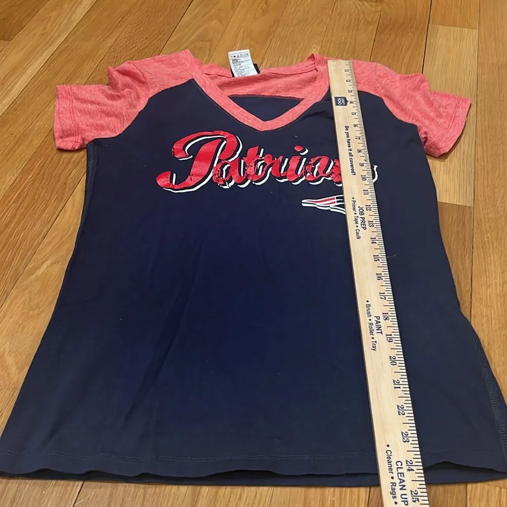 NFL women’s New England patriots short sleeve shirt size medium. - Image 5
