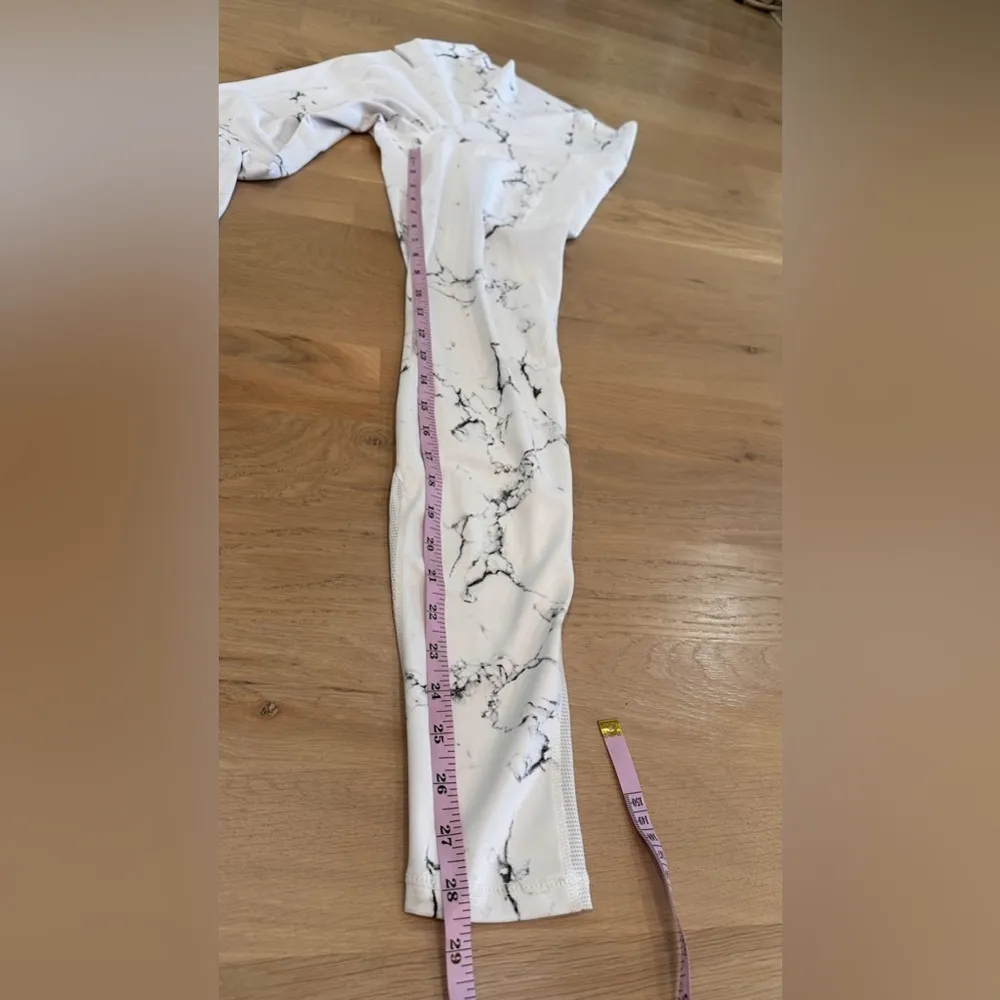 Buff Bunny onyx white marble legging with mesh size medium - Image 9