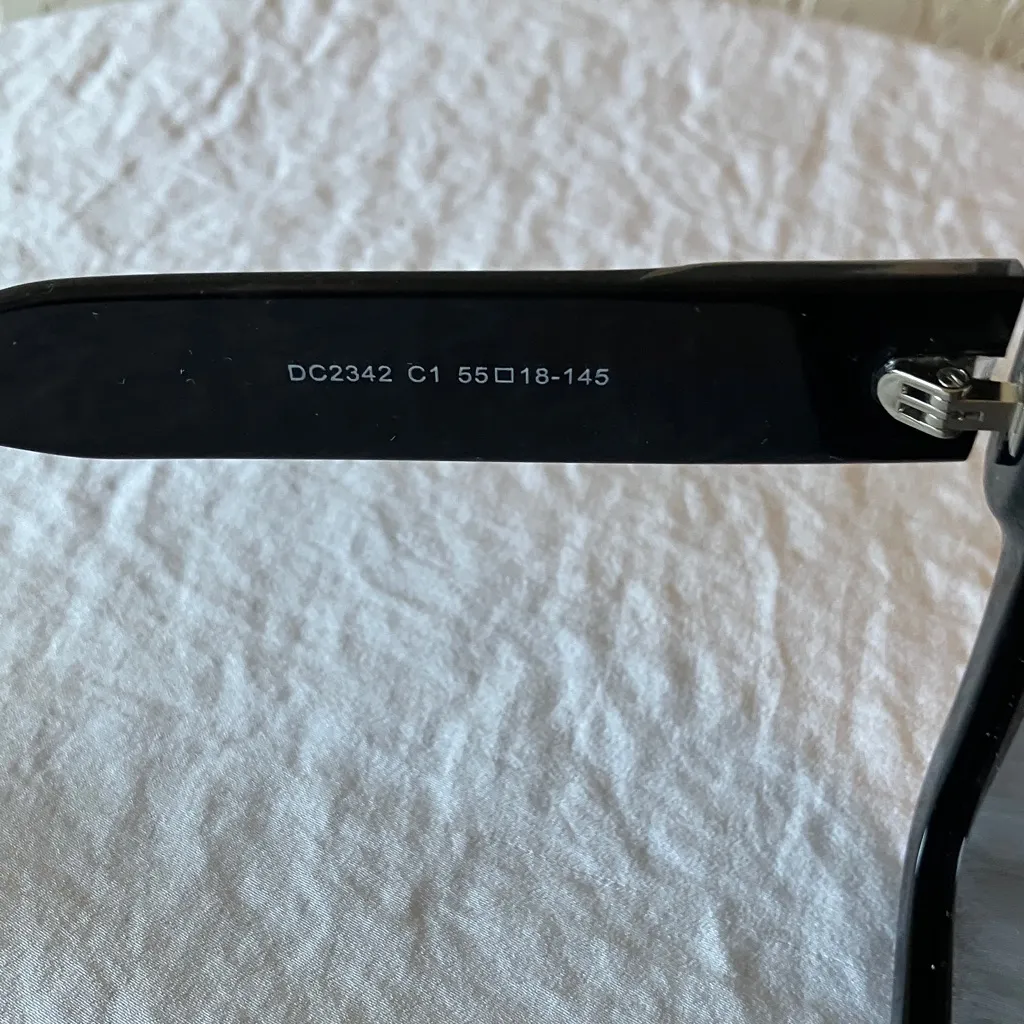 Duco: Black Retro Square Sunglasses - Image 3